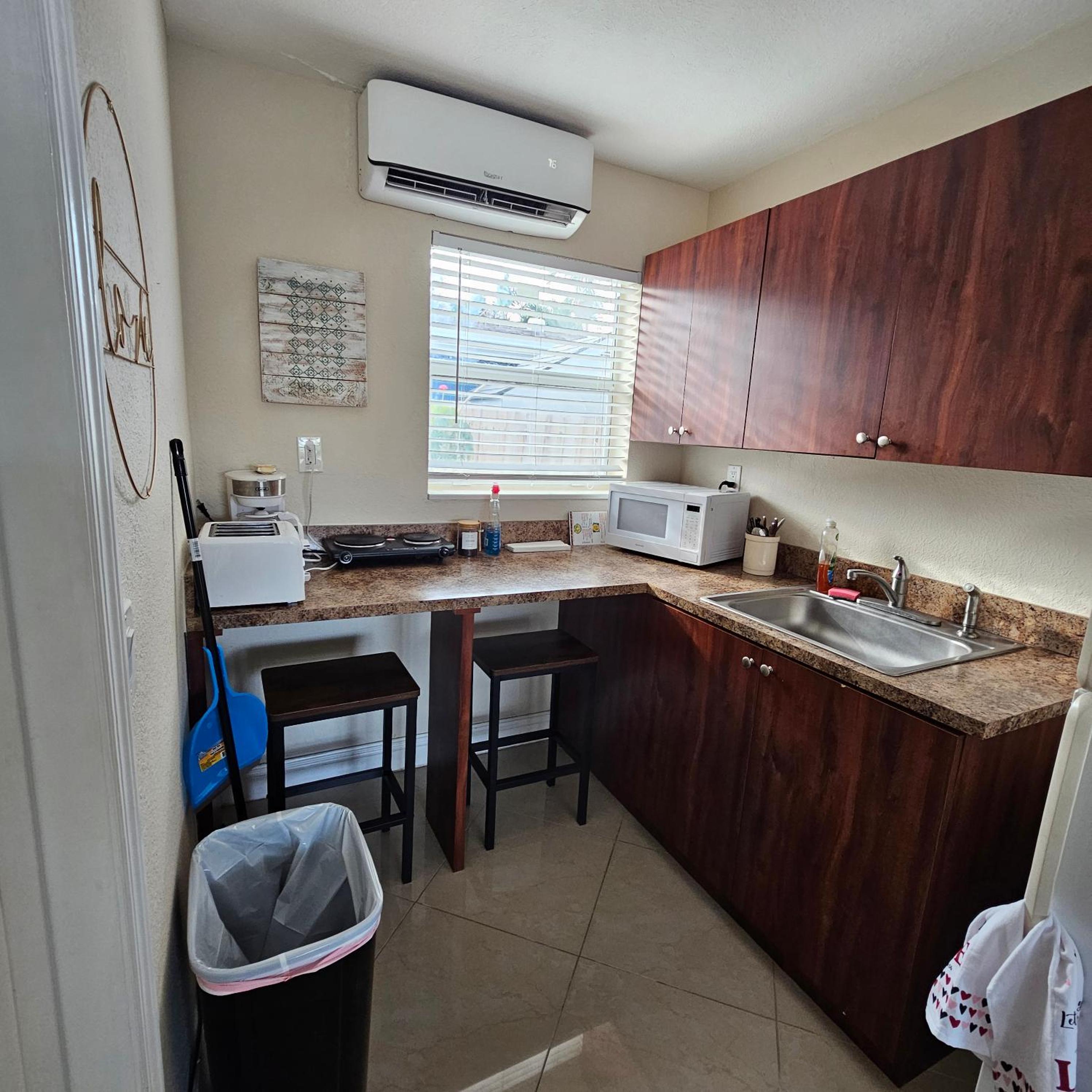 Private Home, KING Room- Pool & Patios - Near Beaches & Dining, photo 20