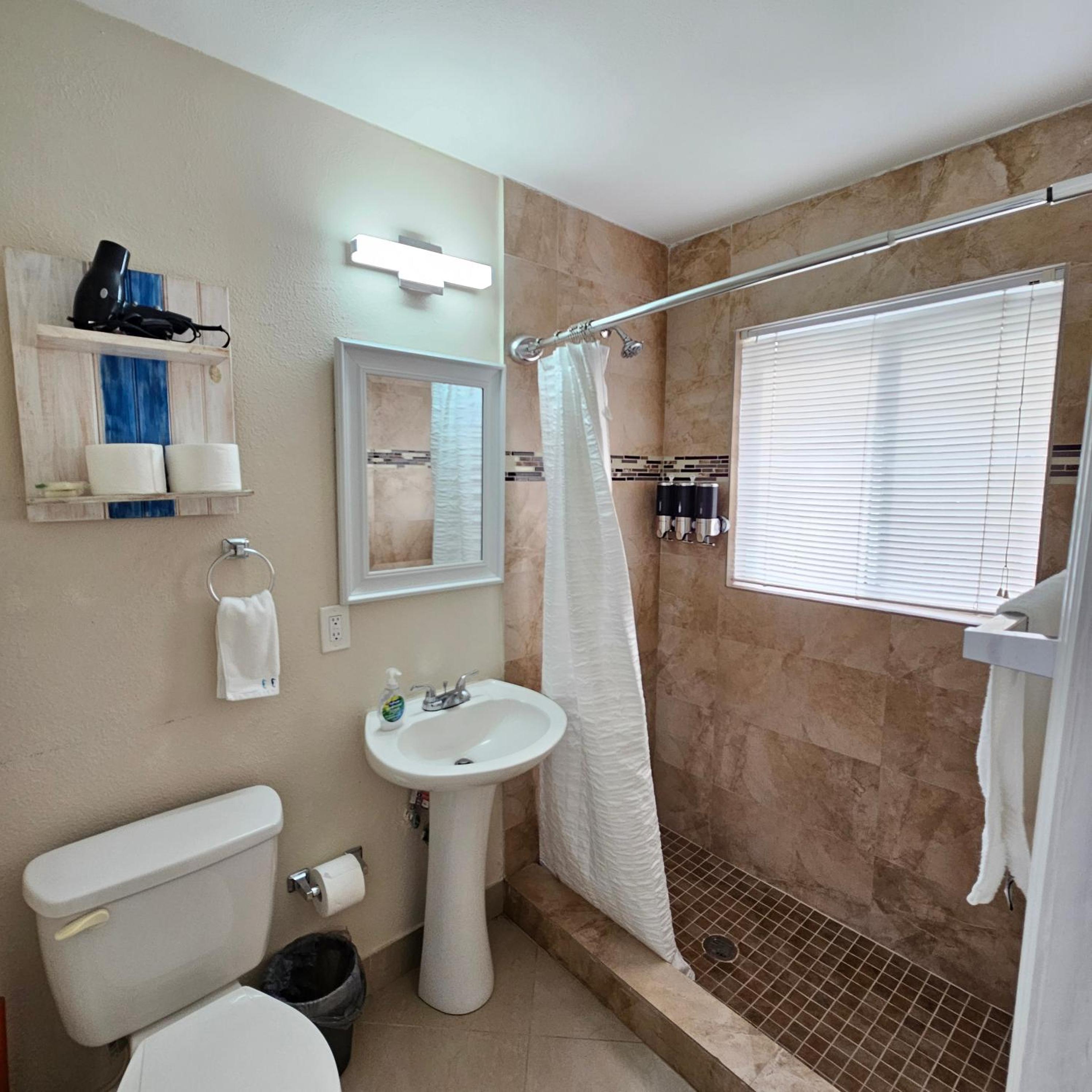Private Home, KING Room- Pool & Patios - Near Beaches & Dining, photo 15