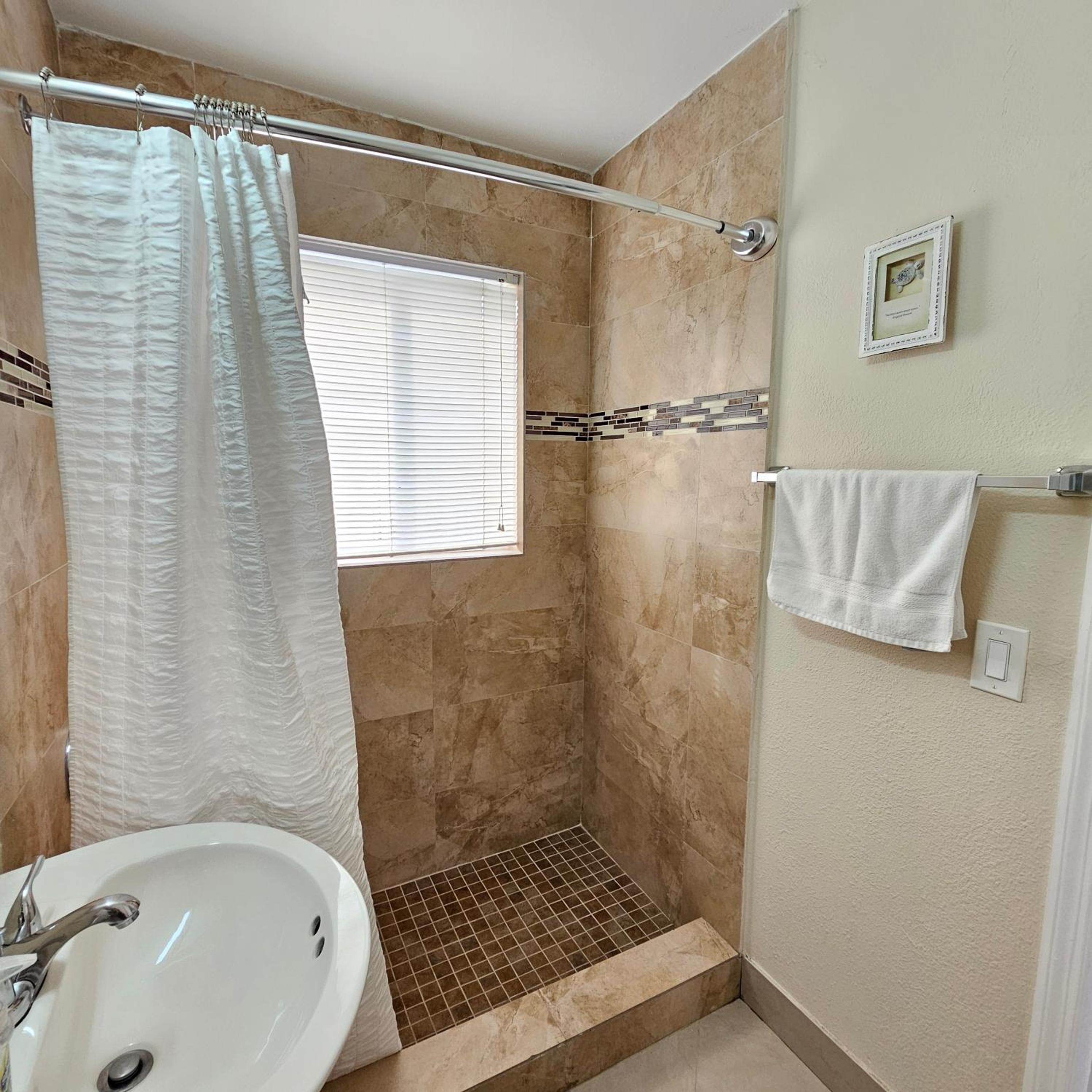 Private Home, KING Room- Pool & Patios - Near Beaches & Dining, photo 59