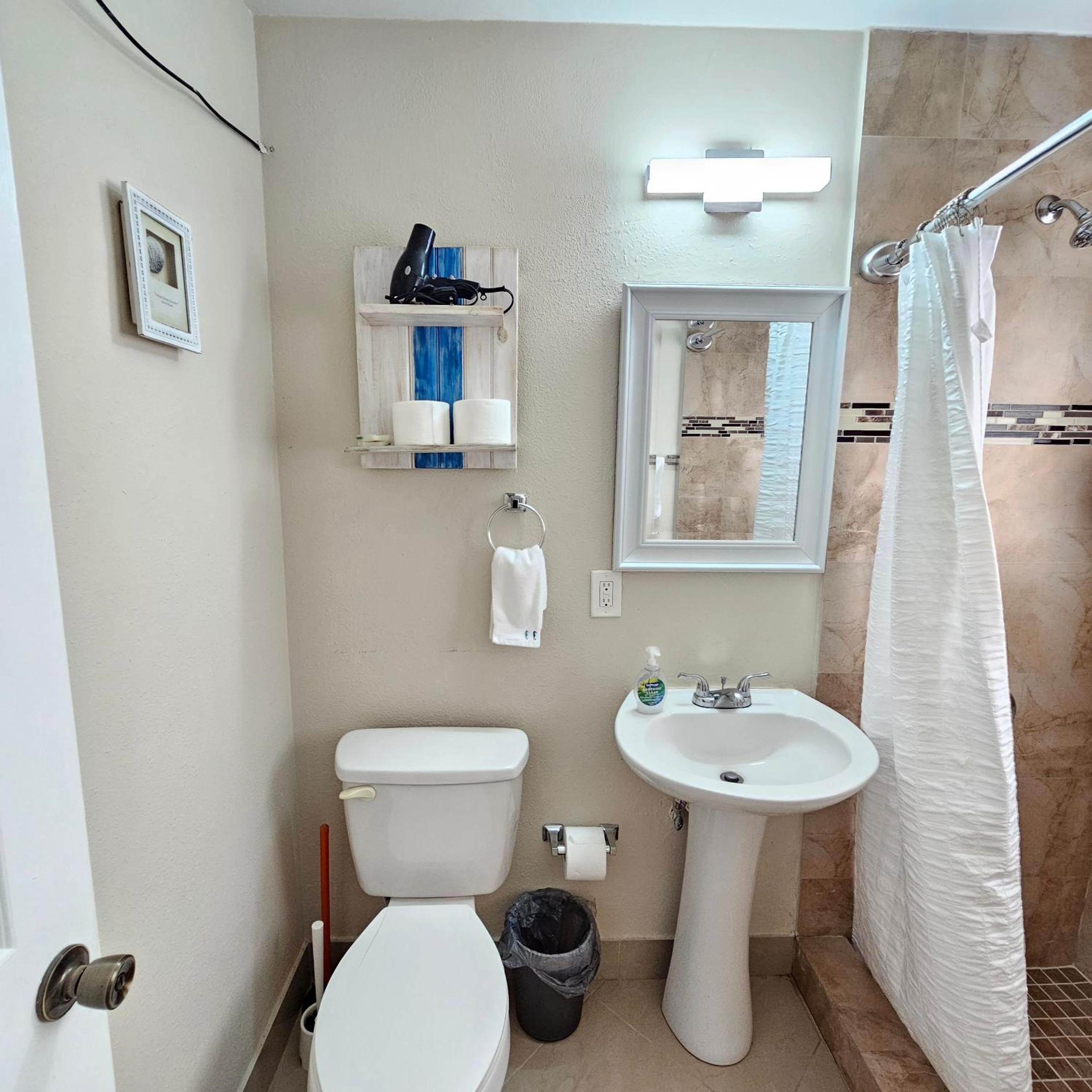 Private Home, KING Room- Pool & Patios - Near Beaches & Dining, photo 43
