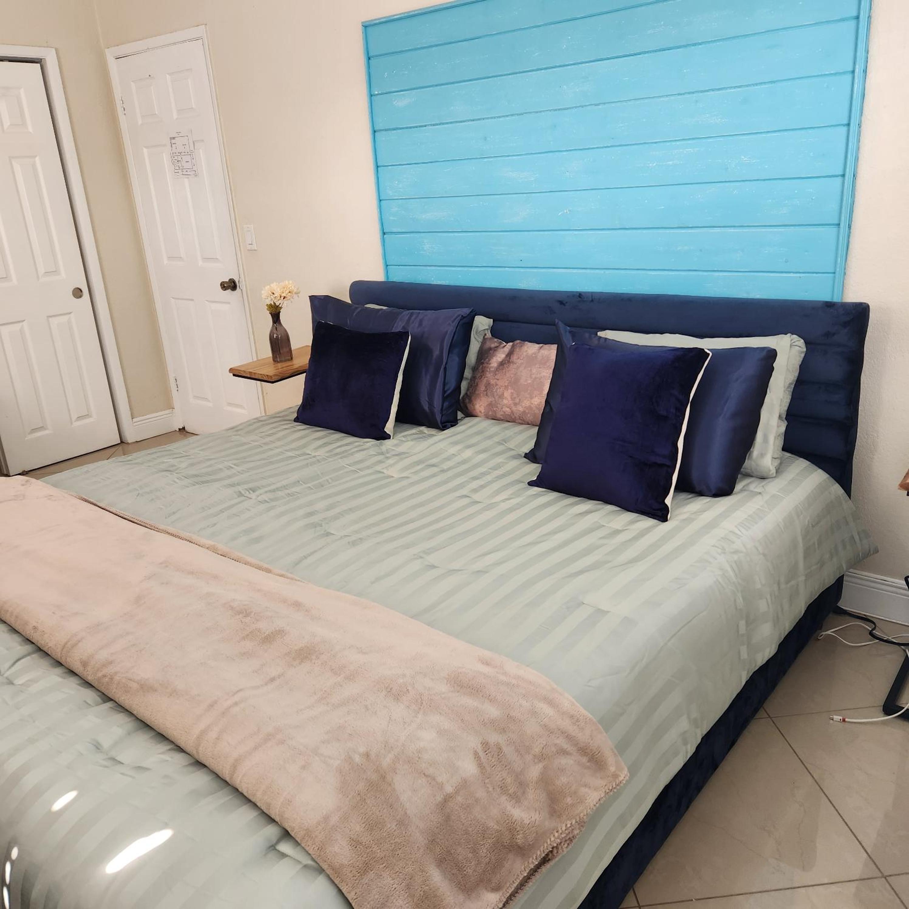 Private Home, KING Room- Pool & Patios - Near Beaches & Dining, photo 44