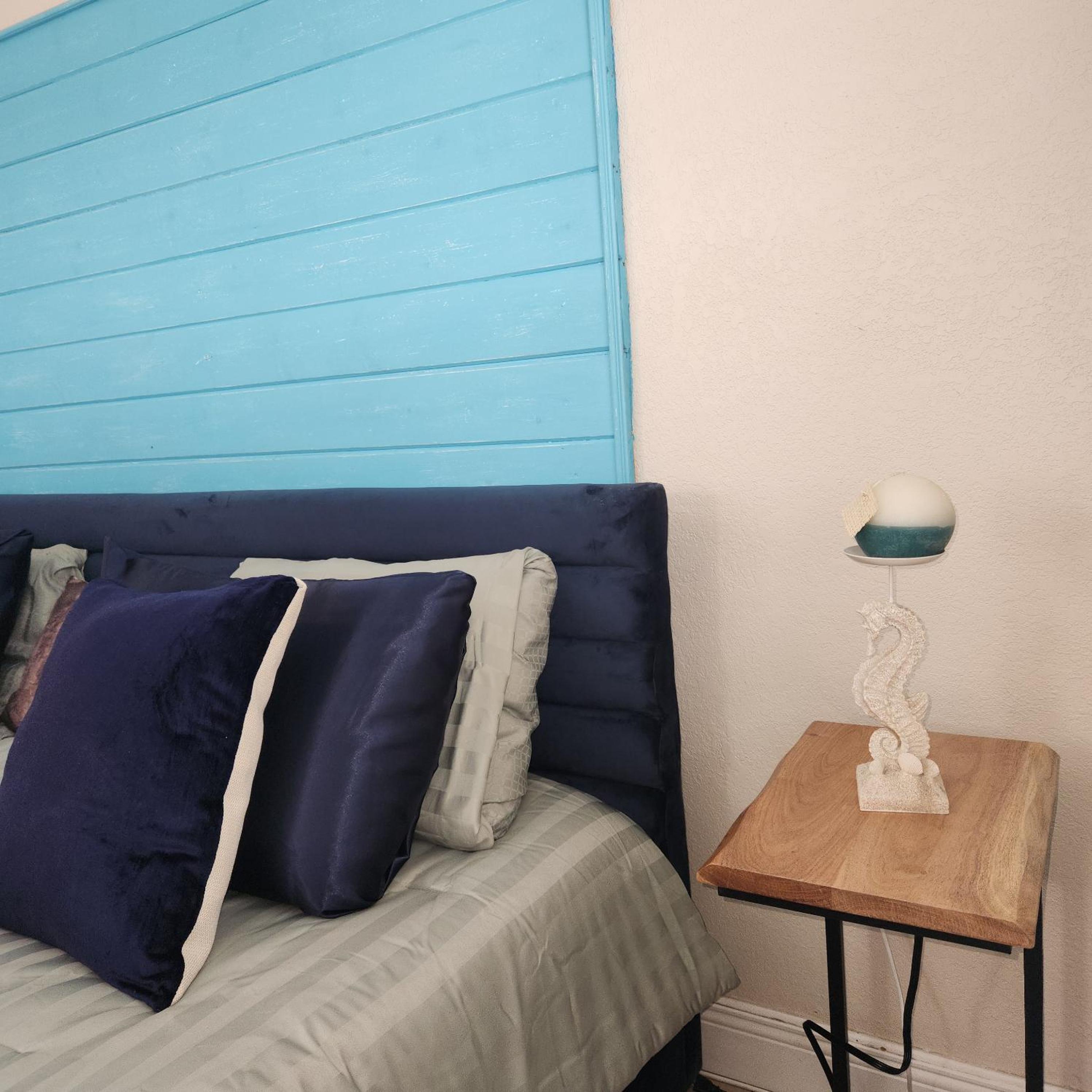 Private Home, KING Room- Pool & Patios - Near Beaches & Dining, photo 18