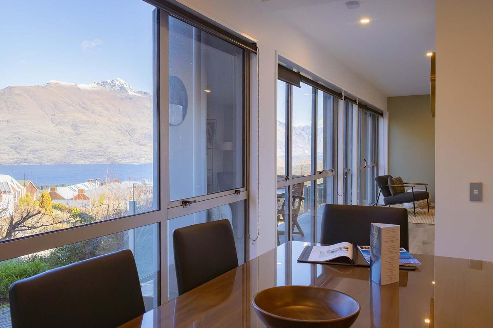 Opuke House- Free Parking- Lake views- BBQ- Spa view 3