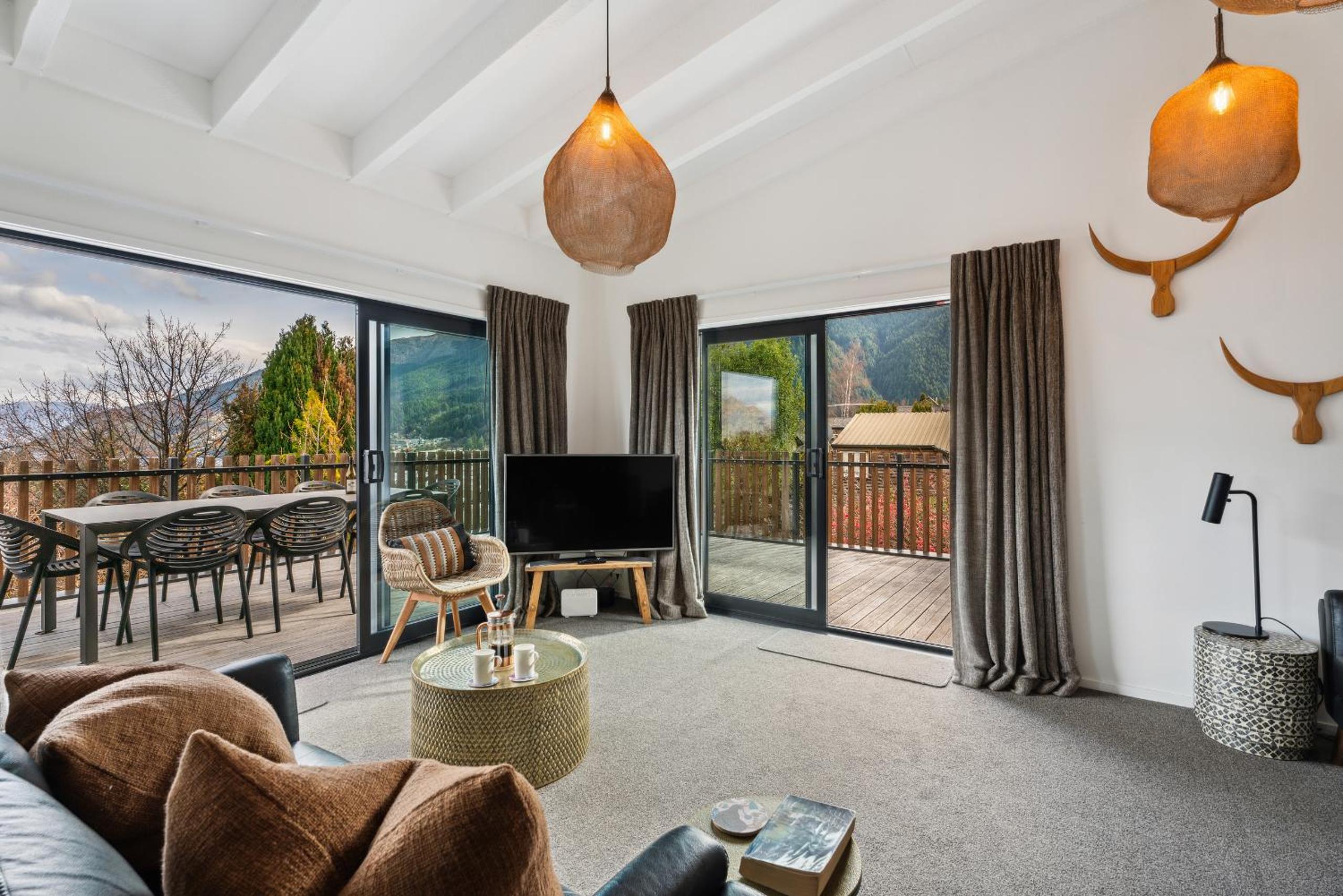 Lake and Mountain Views - Central Queenstown view 2
