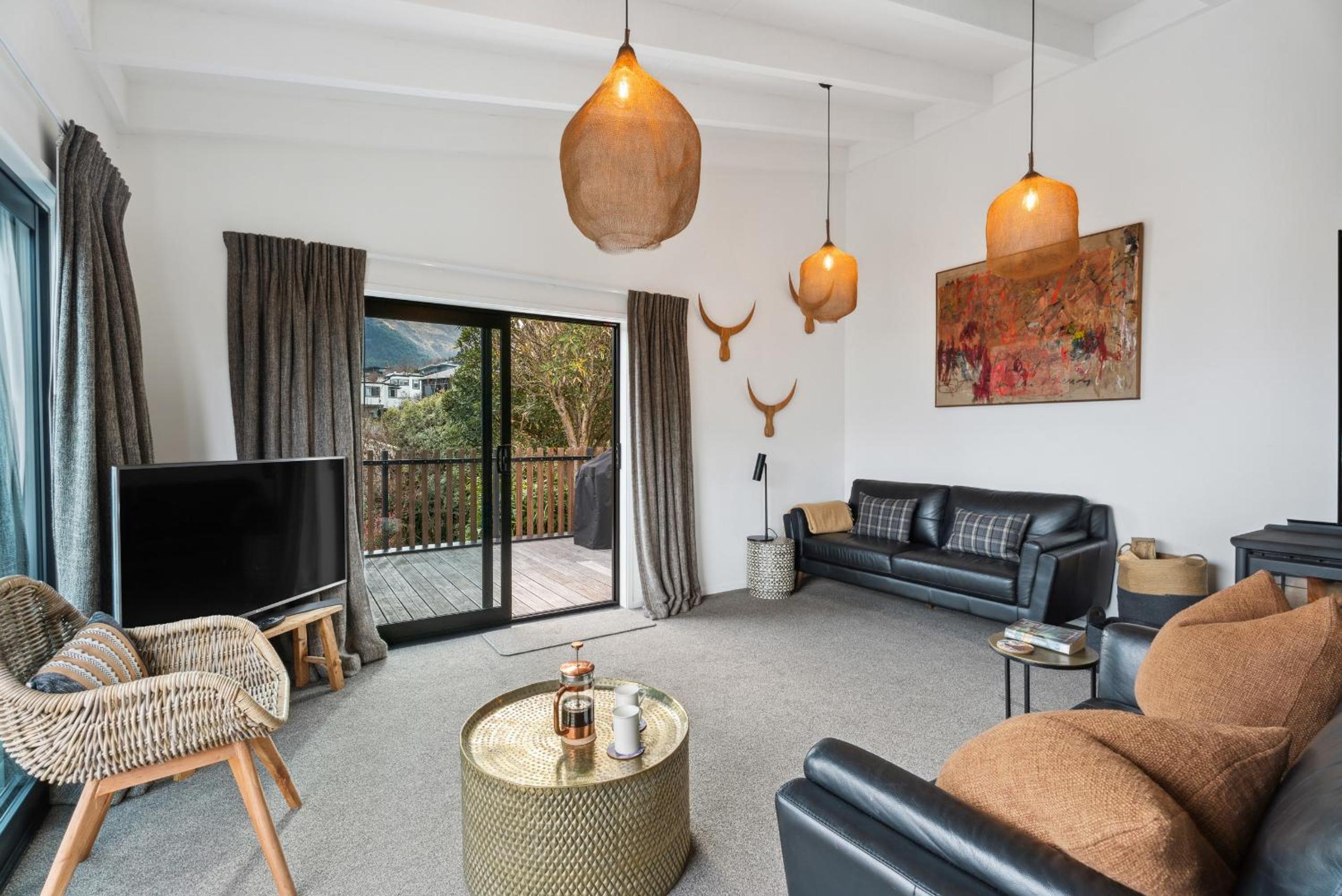 Lake and Mountain Views - Central Queenstown view 4