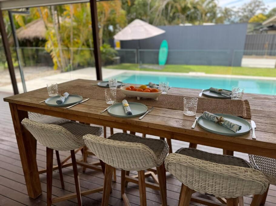 Coastal-Country Family Haven in Currumbin Pool Spa