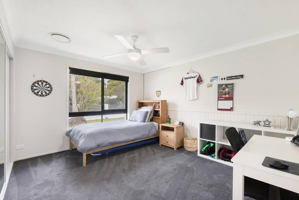 Coastal-Country Family Haven in Currumbin Pool Spa