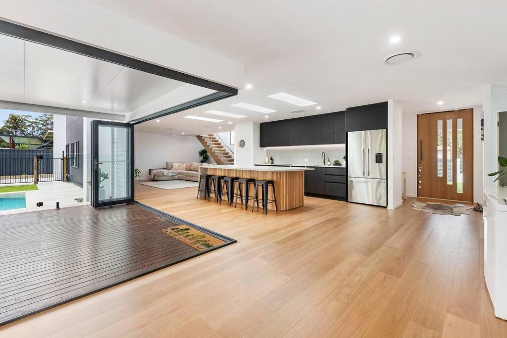 Coastal-Country Family Haven in Currumbin Pool Spa