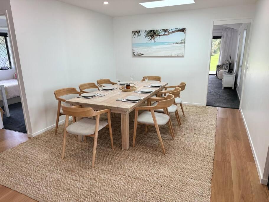 Coastal-Country Family Haven in Currumbin Pool Spa