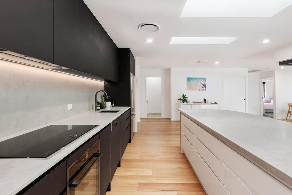Coastal-Country Family Haven in Currumbin Pool Spa