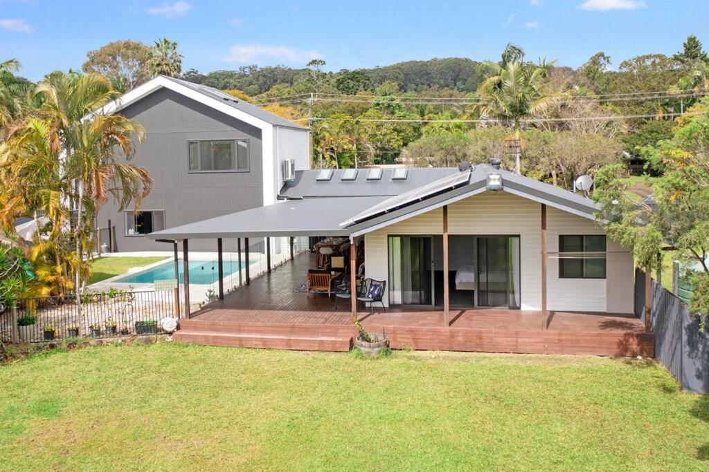 Coastal-Country Family Haven in Currumbin Pool Spa