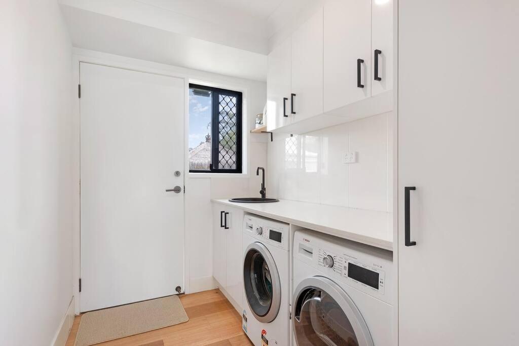 Coastal-Country Family Haven in Currumbin Pool Spa