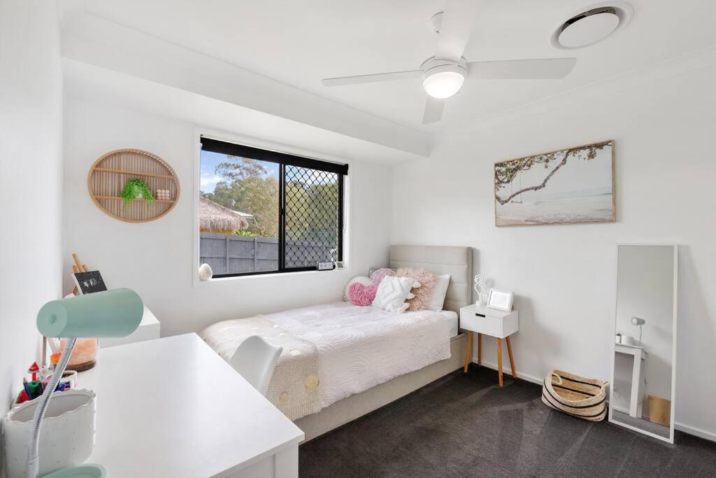 Coastal-Country Family Haven in Currumbin Pool Spa