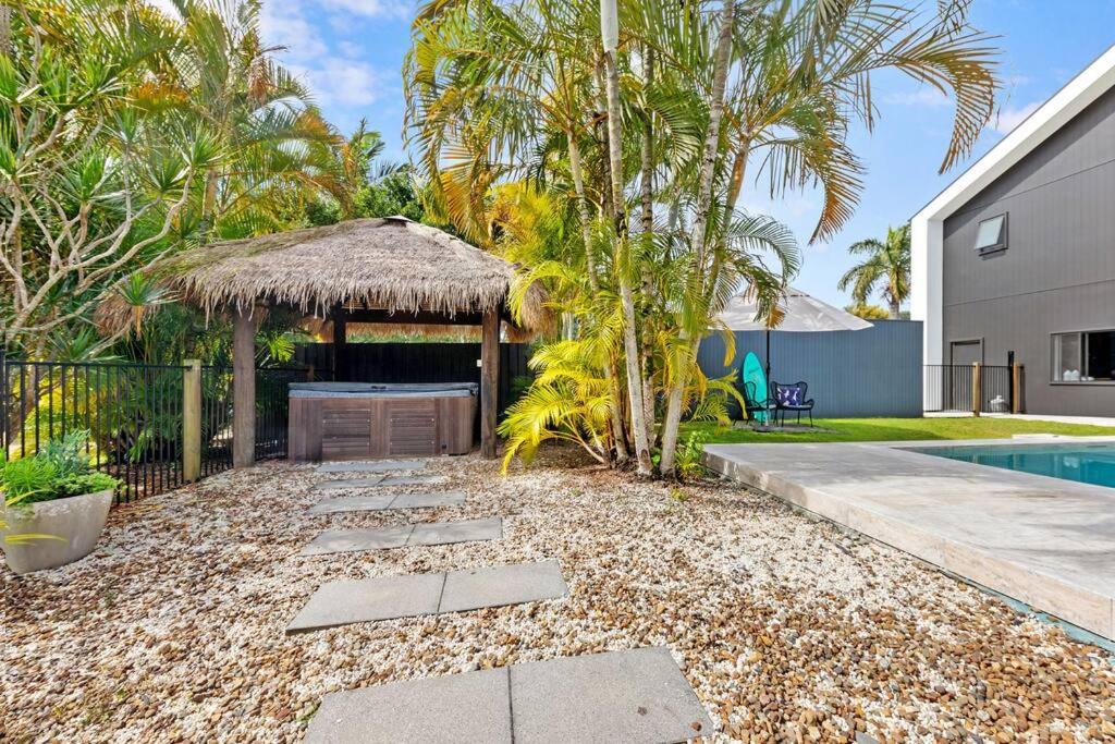 Coastal-Country Family Haven in Currumbin Pool Spa