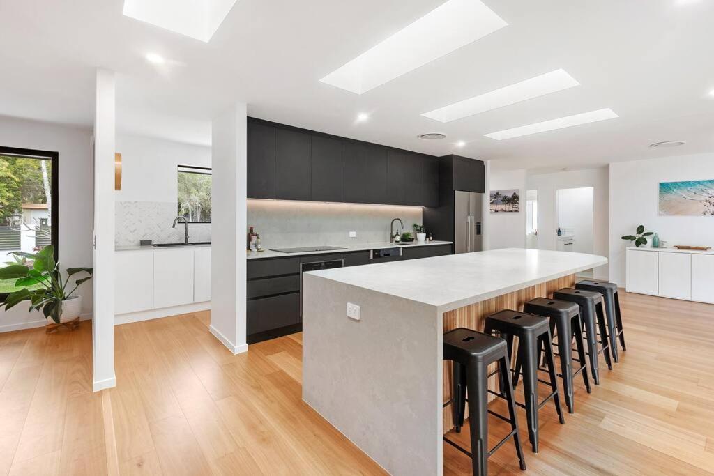 Coastal-Country Family Haven in Currumbin Pool Spa