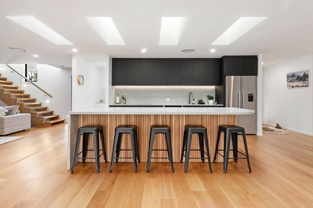 Coastal-Country Family Haven in Currumbin Pool Spa