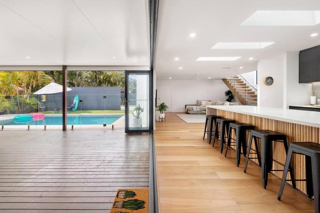 Coastal-Country Family Haven in Currumbin Pool Spa