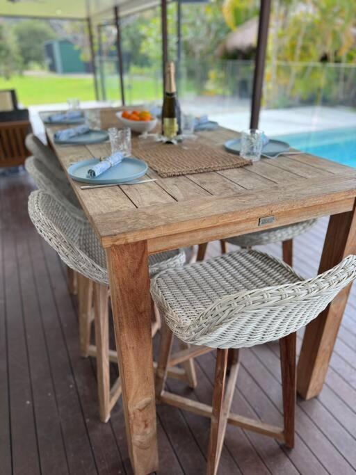 Coastal-Country Family Haven in Currumbin Pool Spa