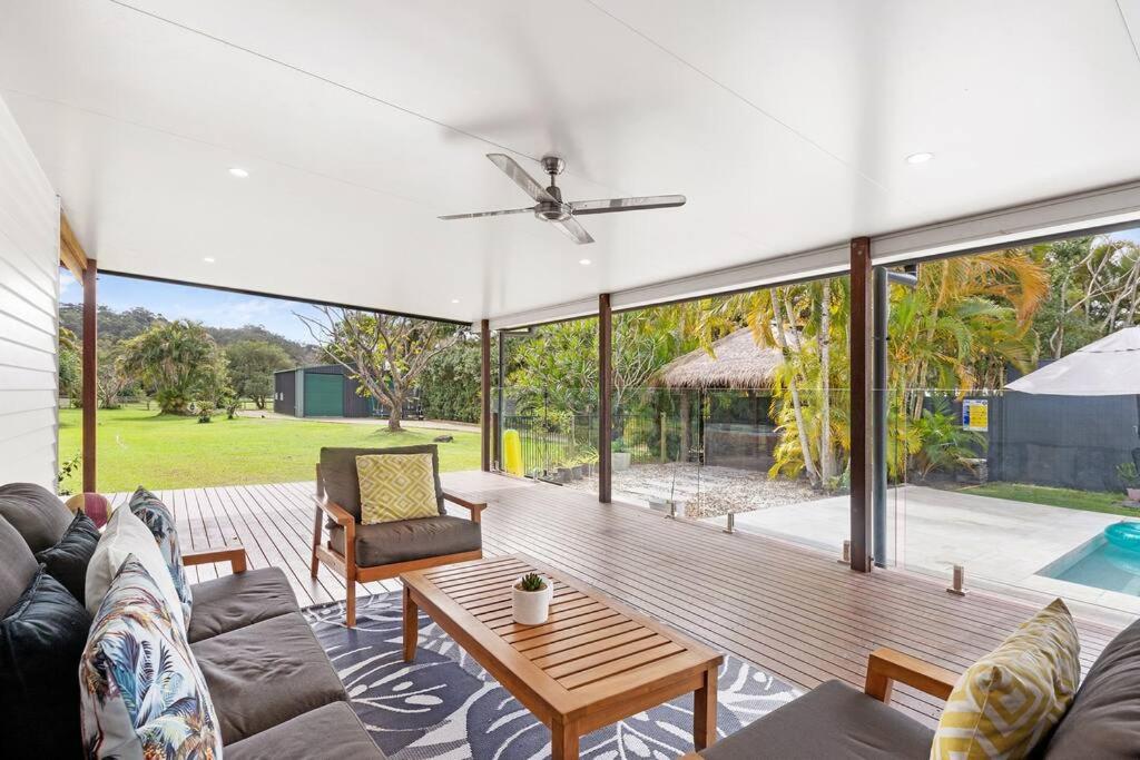 Coastal-Country Family Haven in Currumbin Pool Spa