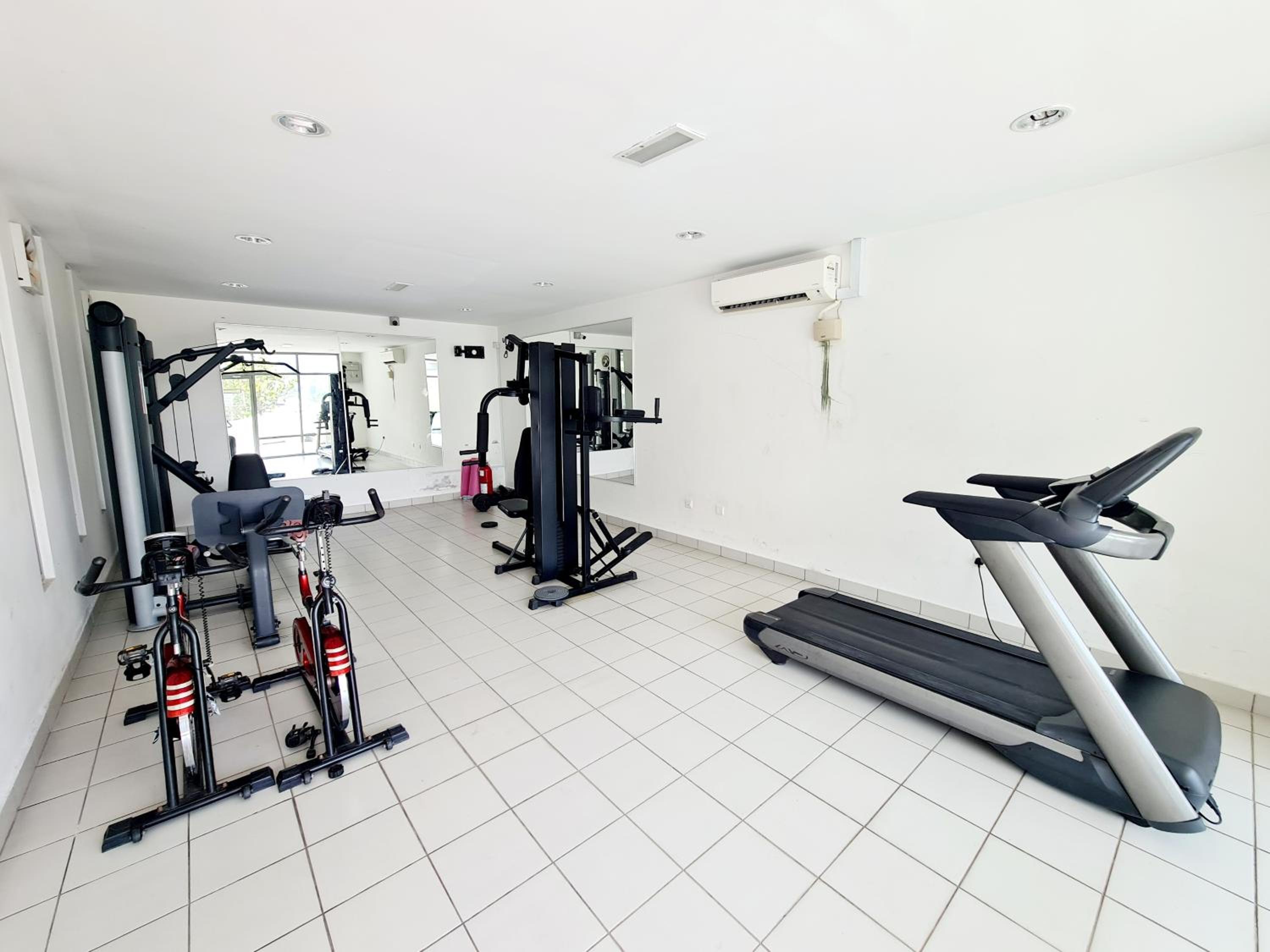 8 Guest Duplex 1 Room Studio Cyberjaya Hospital DPulze Shaftsbury MMU Limkokwing KLIA Transit Putrajaya