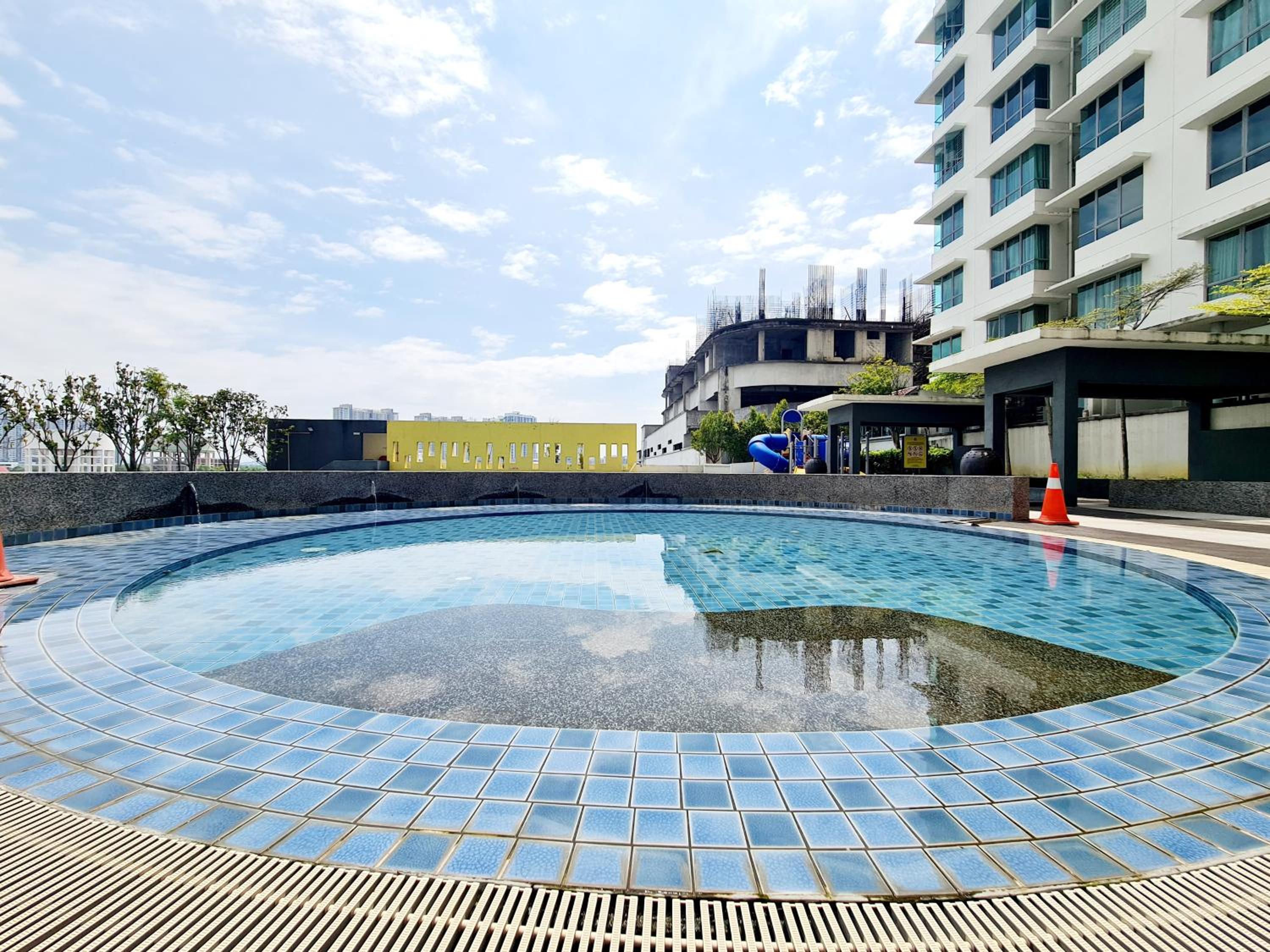 8 Guest Duplex 1 Room Studio Cyberjaya Hospital DPulze Shaftsbury MMU Limkokwing KLIA Transit Putrajaya