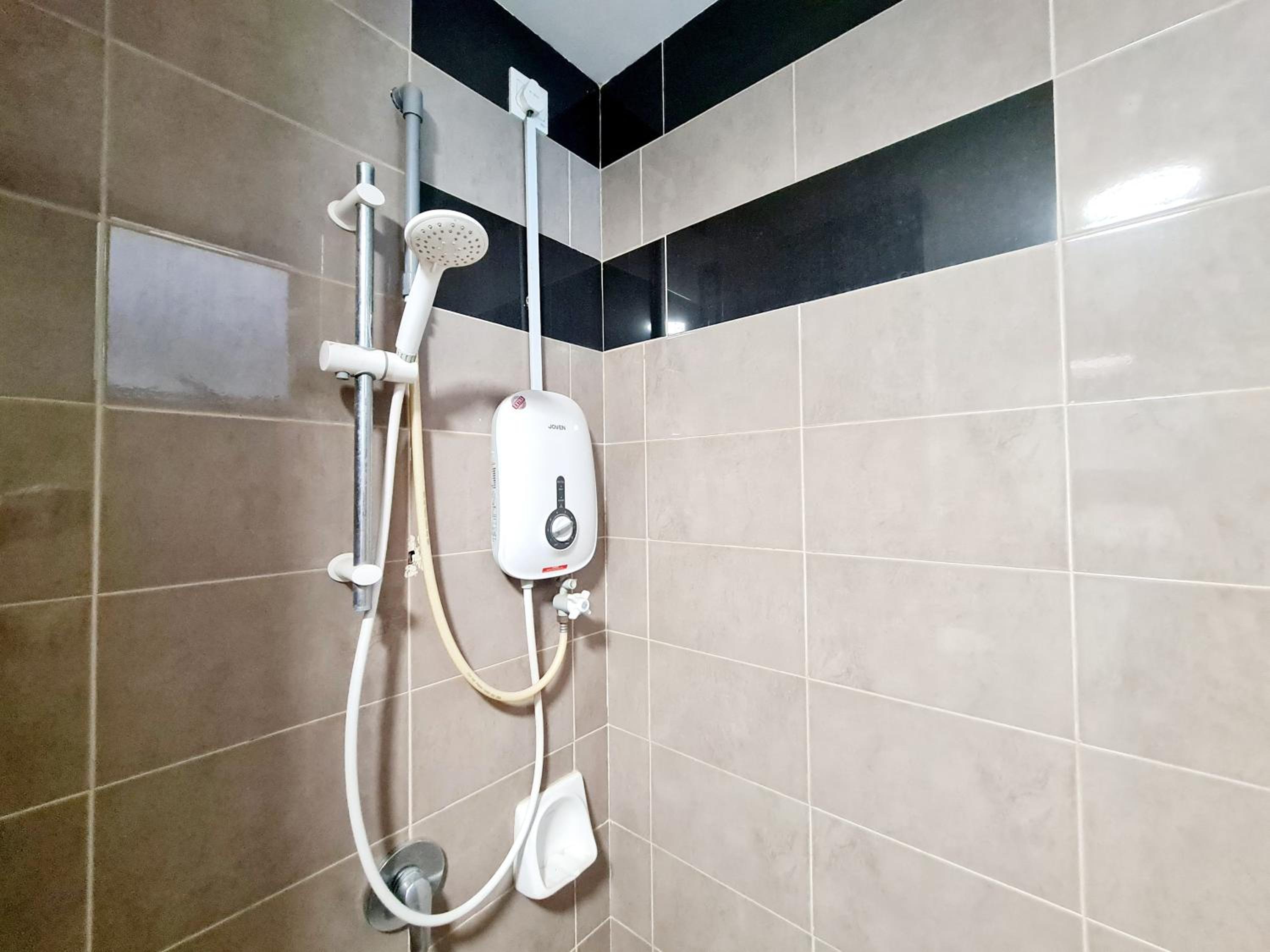 8 Guest Duplex 1 Room Studio Cyberjaya Hospital DPulze Shaftsbury MMU Limkokwing KLIA Transit Putrajaya