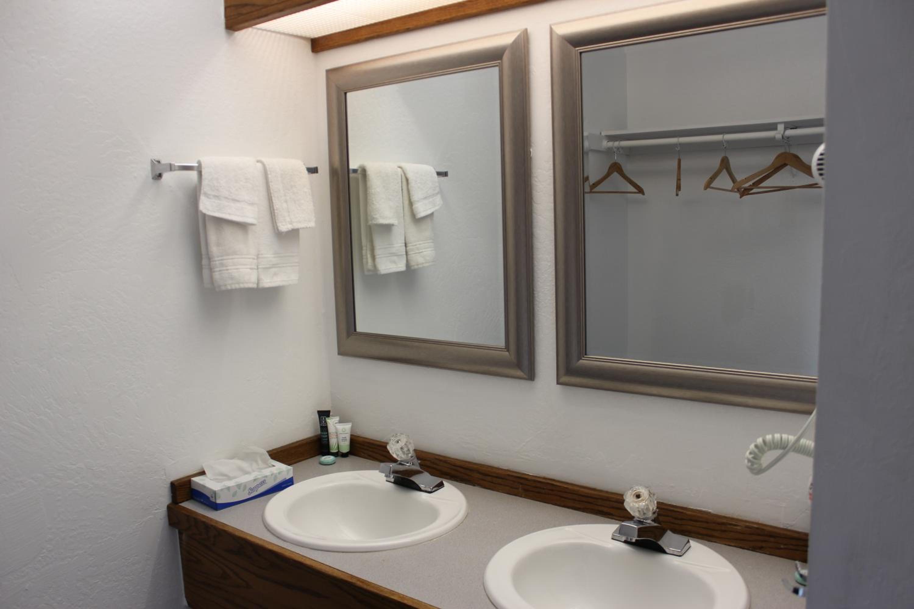Ashland Vacations - Cedarwood Inn of Ashland - Property Image 14