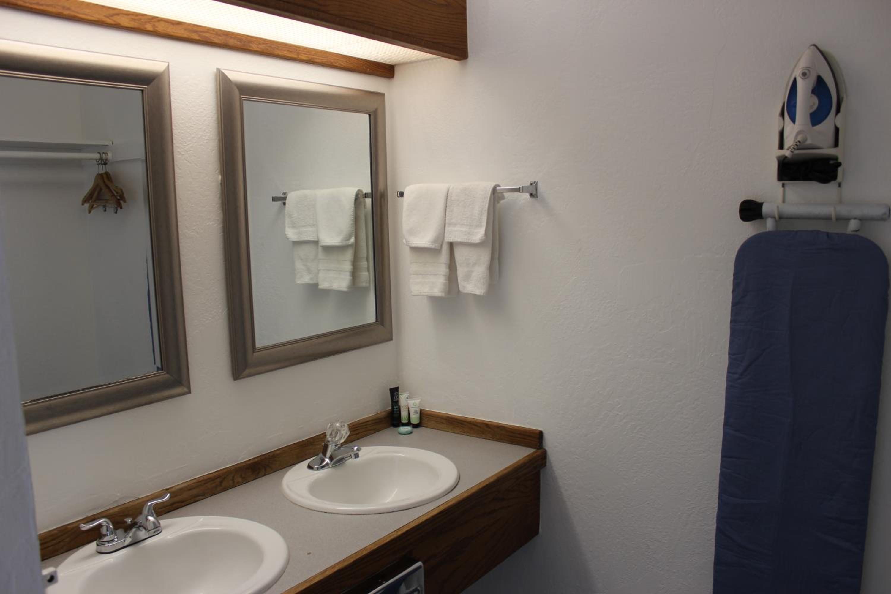 Ashland Vacations - Cedarwood Inn of Ashland - Property Image 15