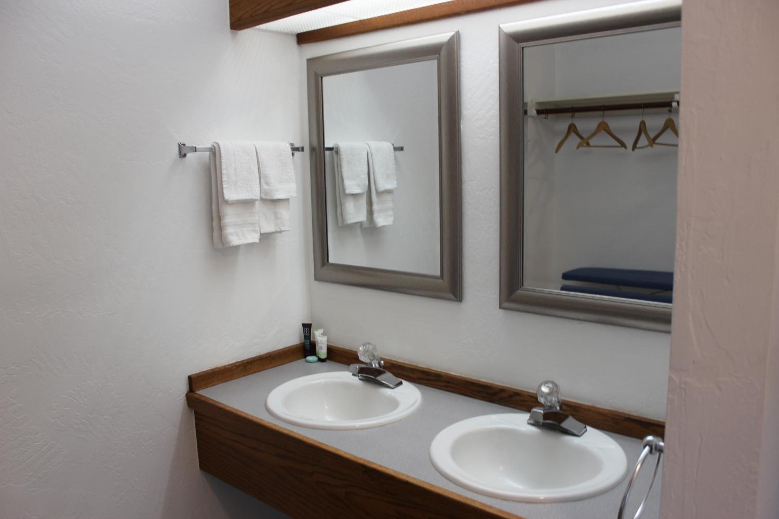 Ashland Vacations - Cedarwood Inn of Ashland - Property Image 13
