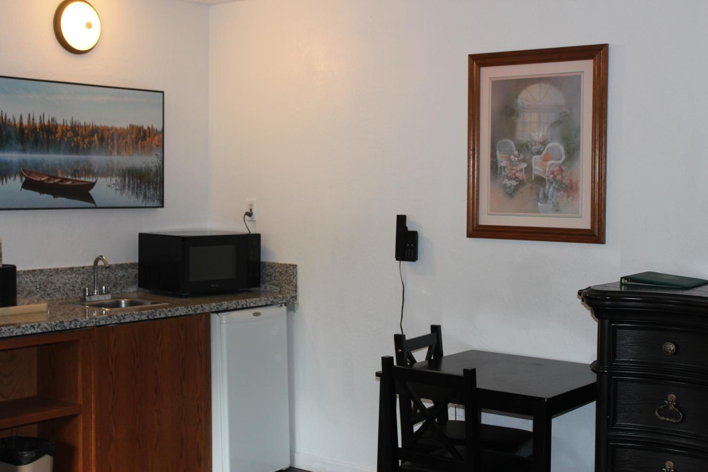 Ashland Vacations - Cedarwood Inn of Ashland - Property Image 78