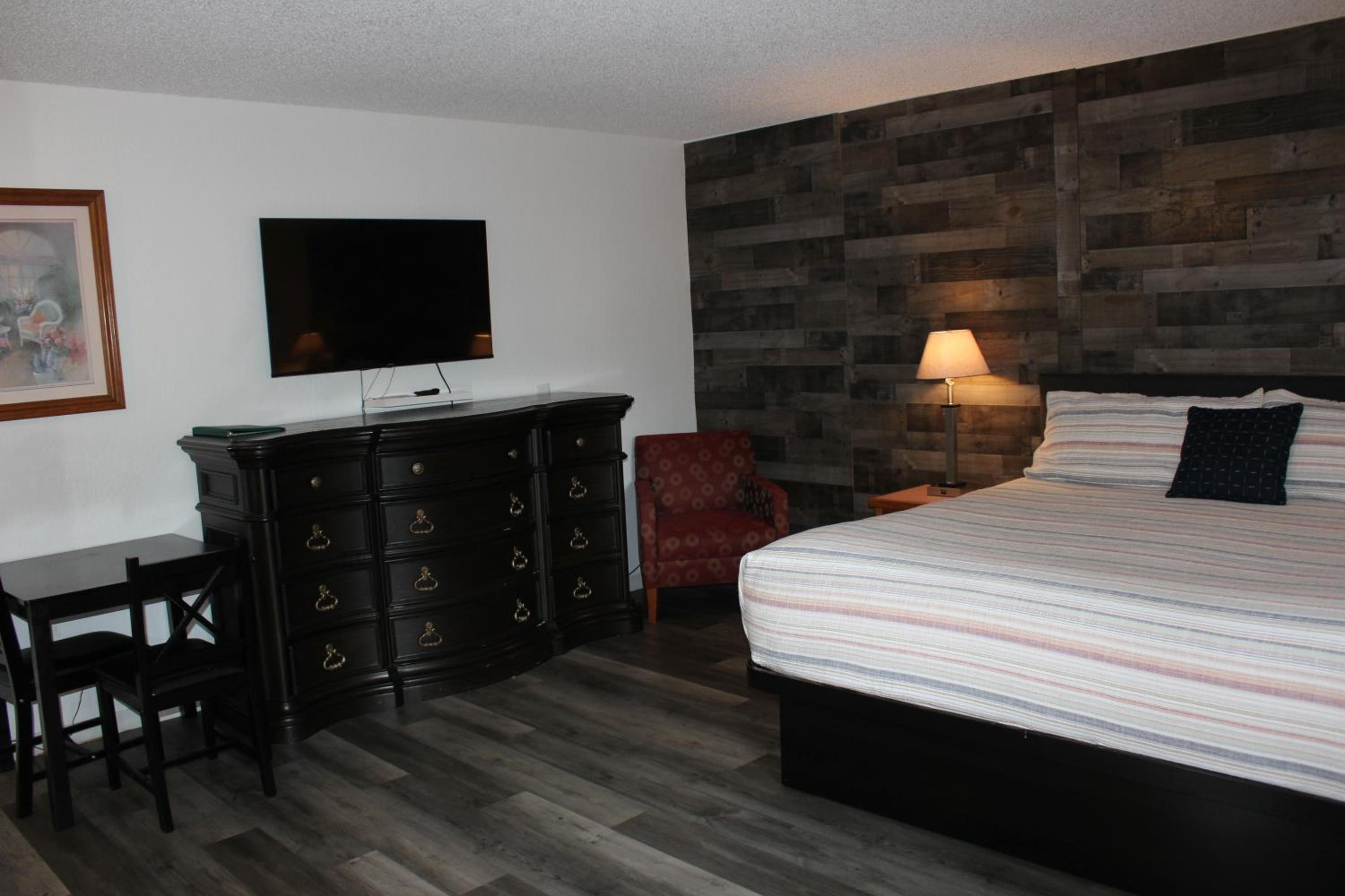 Ashland Vacations - Cedarwood Inn of Ashland - Property Image 72