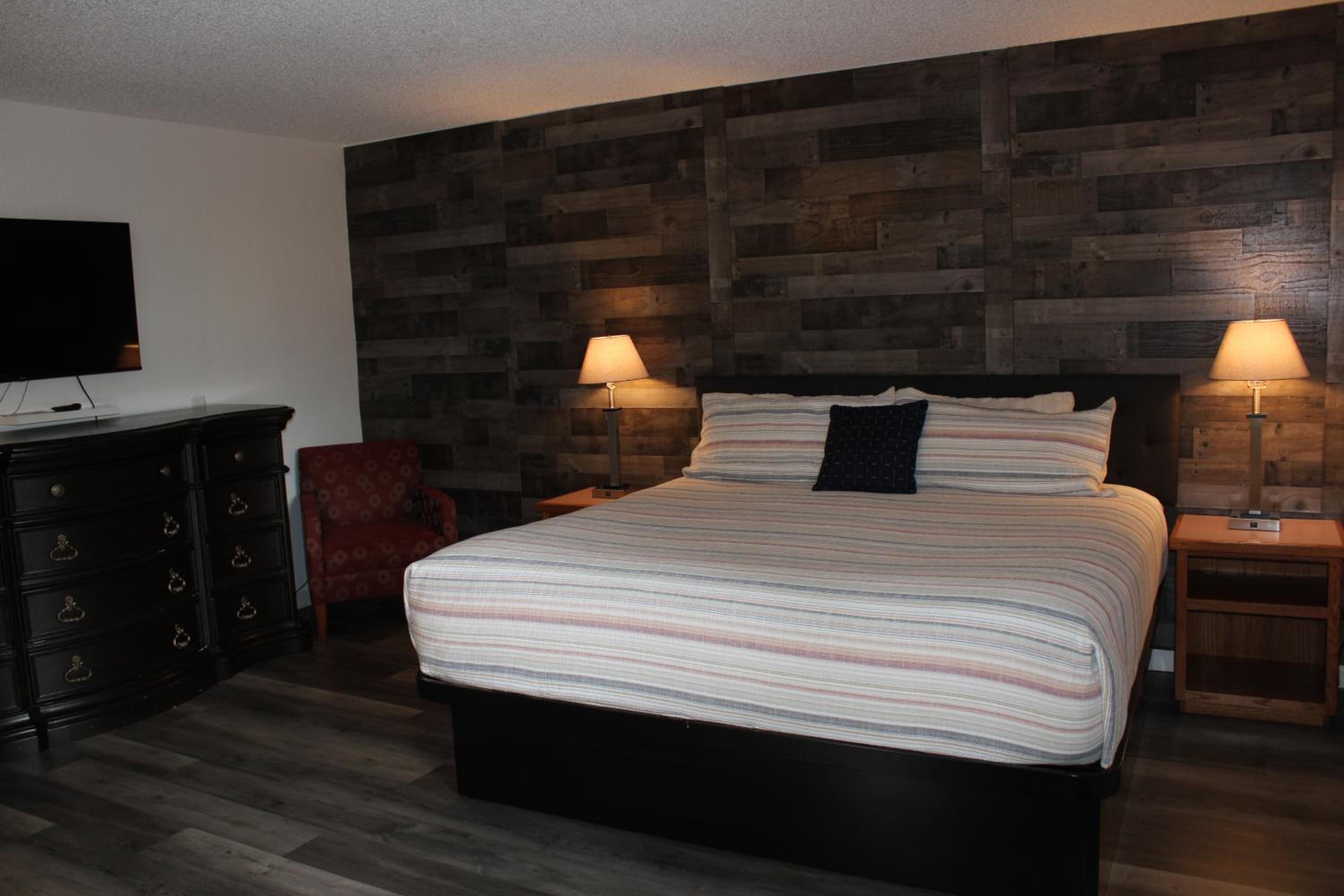 Ashland Vacations - Cedarwood Inn of Ashland - Property Image 74