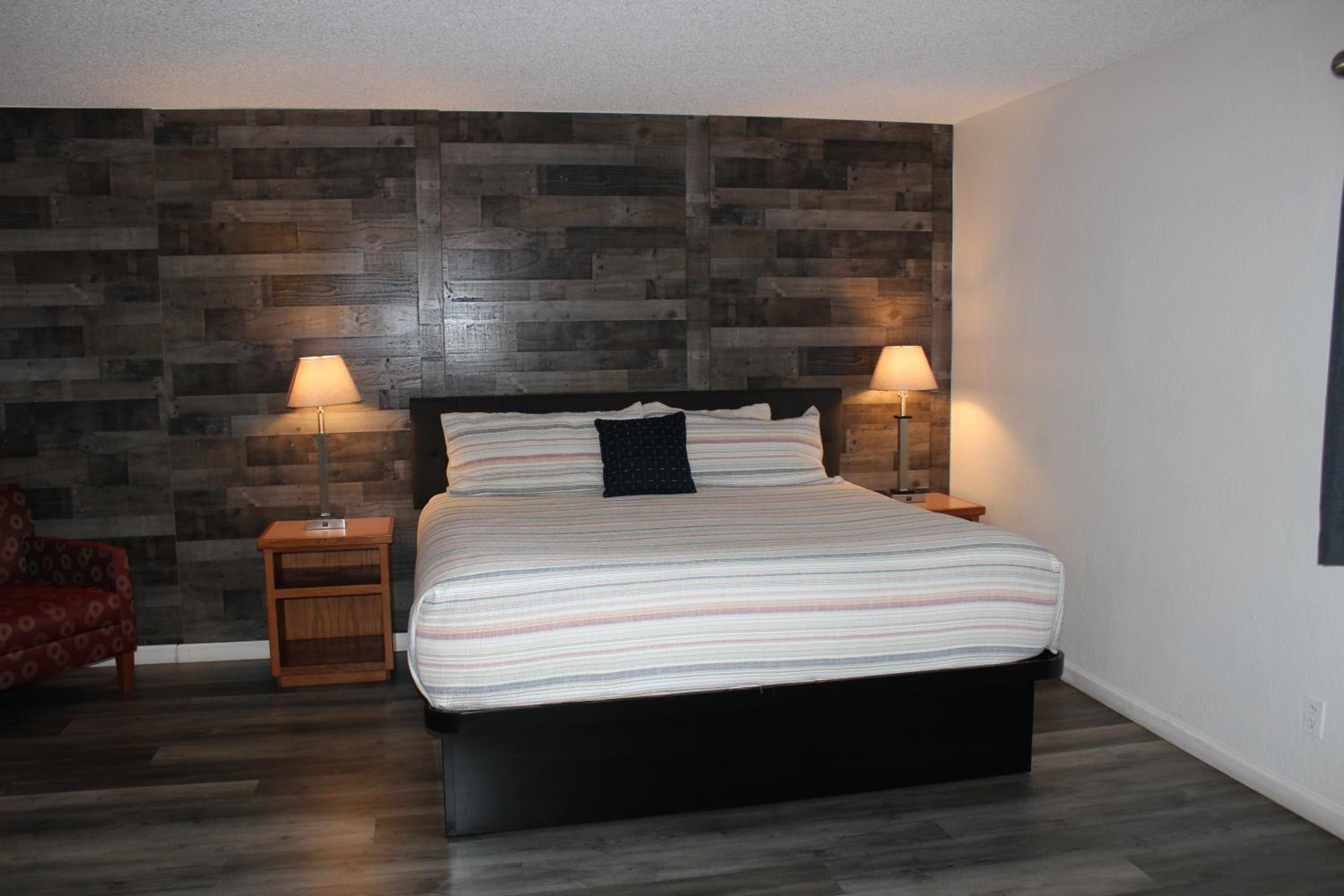 Ashland Vacations - Cedarwood Inn of Ashland - Property Image 75
