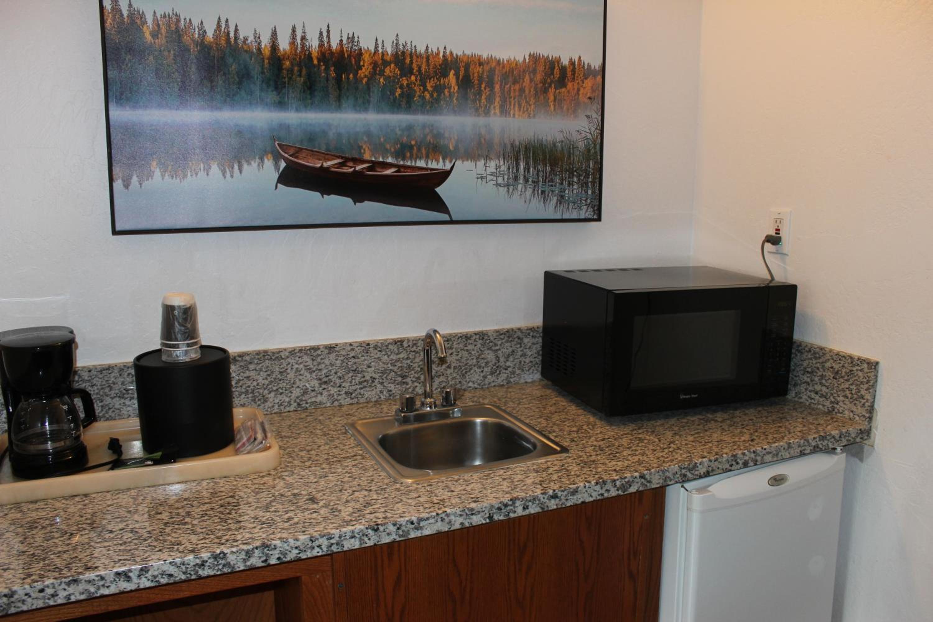 Ashland Vacations - Cedarwood Inn of Ashland - Property Image 79