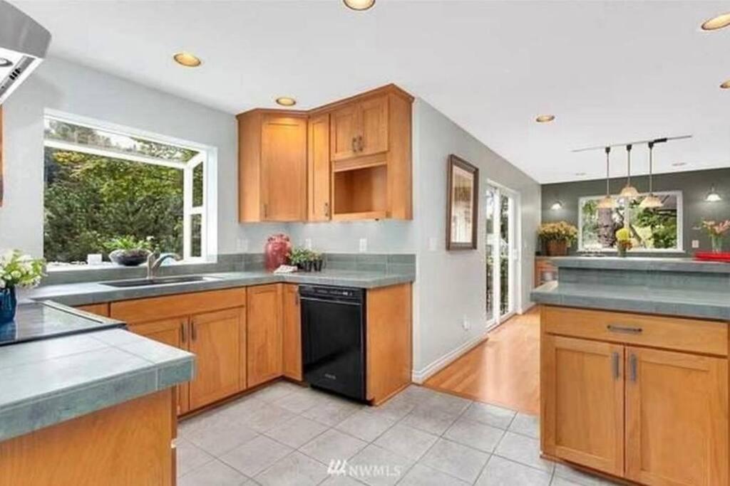 Bothell River house - Property Image 3