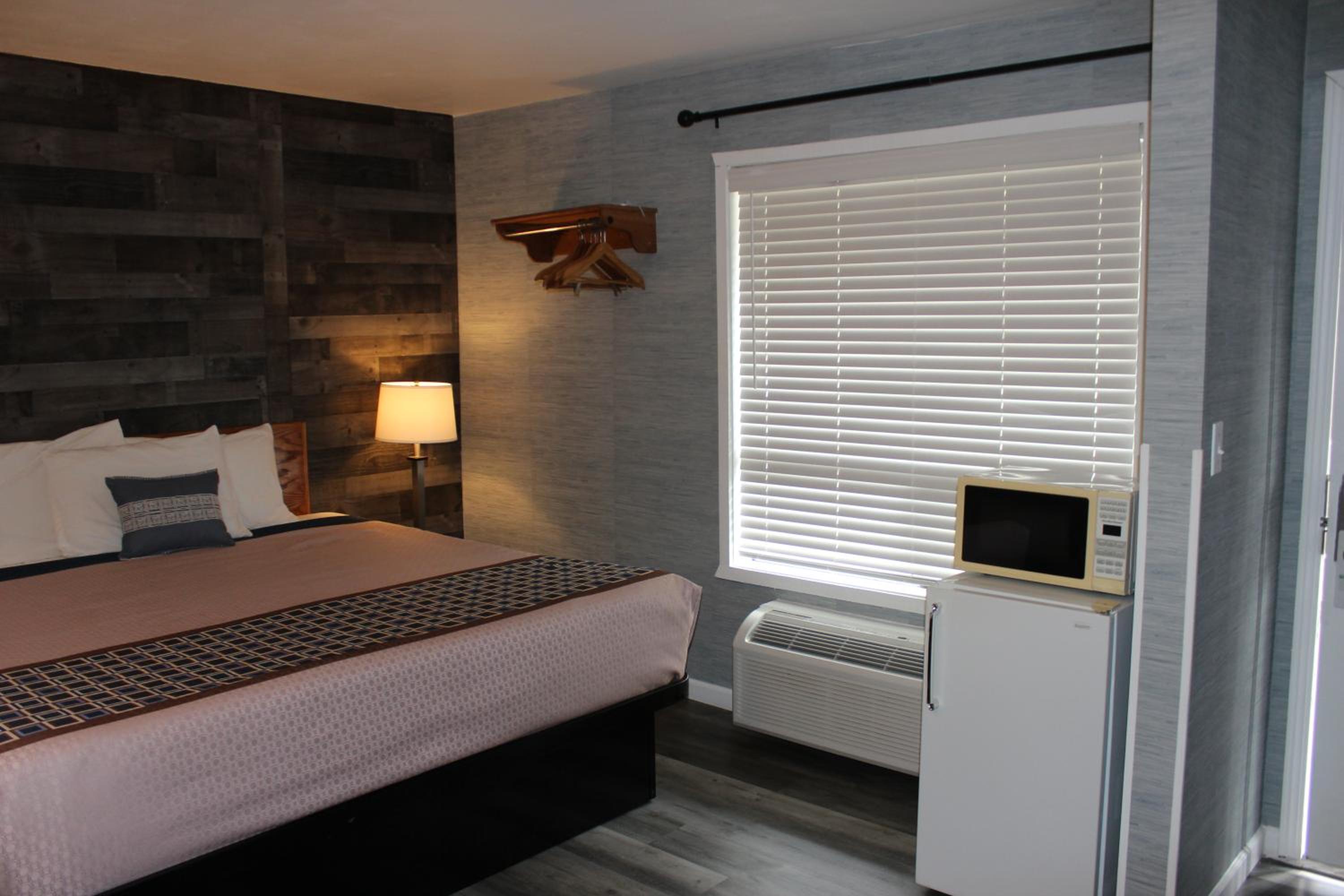 Ashland Vacations - Cedarwood Inn of Ashland - Property Image 109