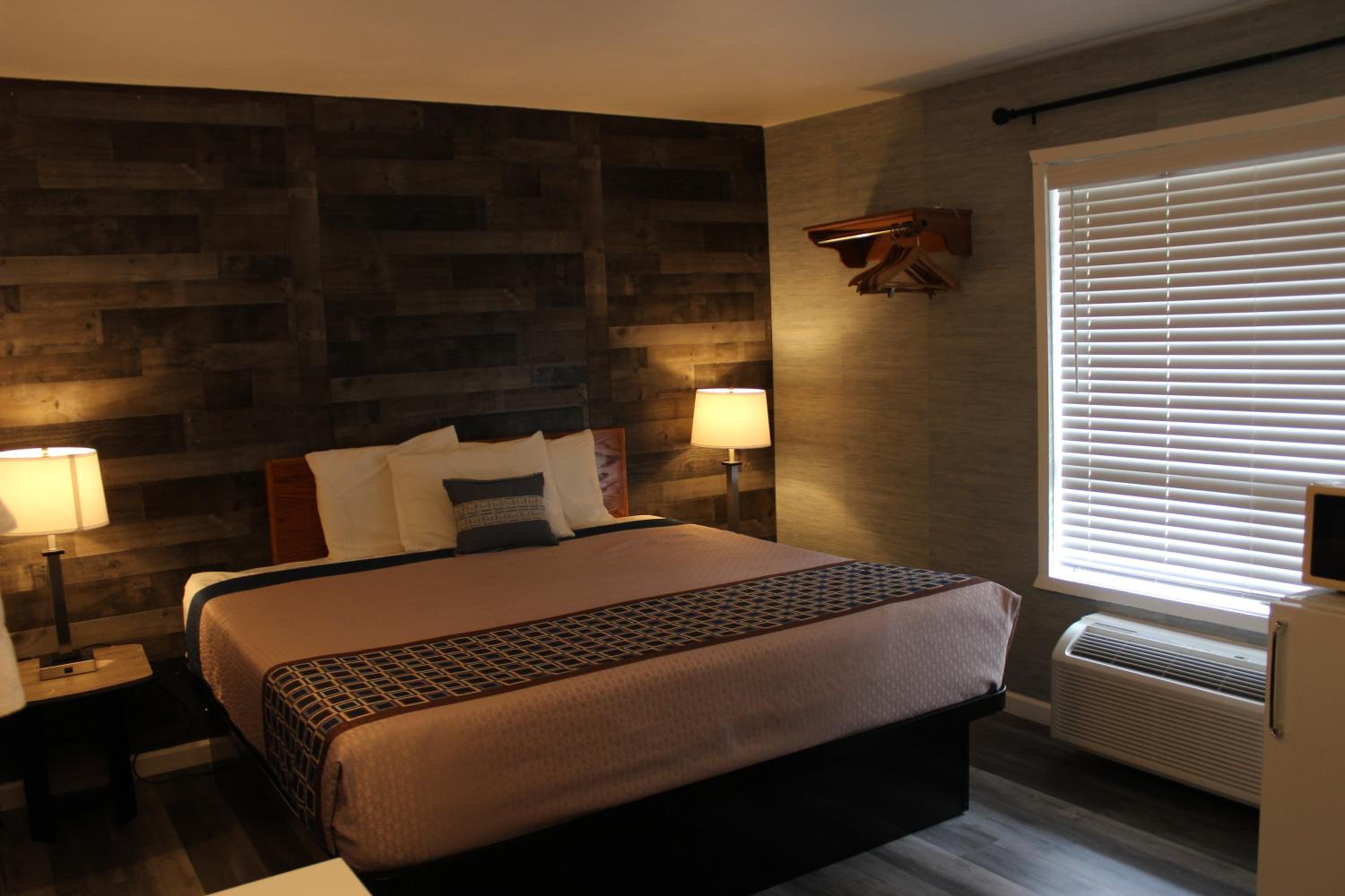 Ashland Vacations - Cedarwood Inn of Ashland - Property Image 107