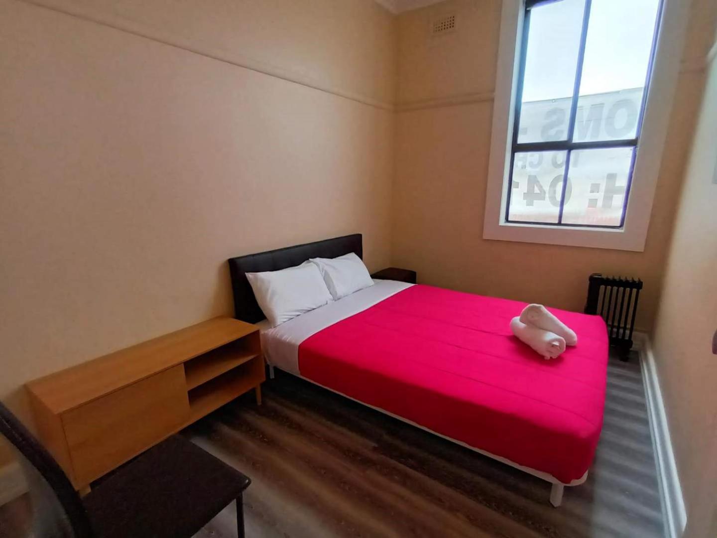 Your Own Pub in Finley, Sleeps 25