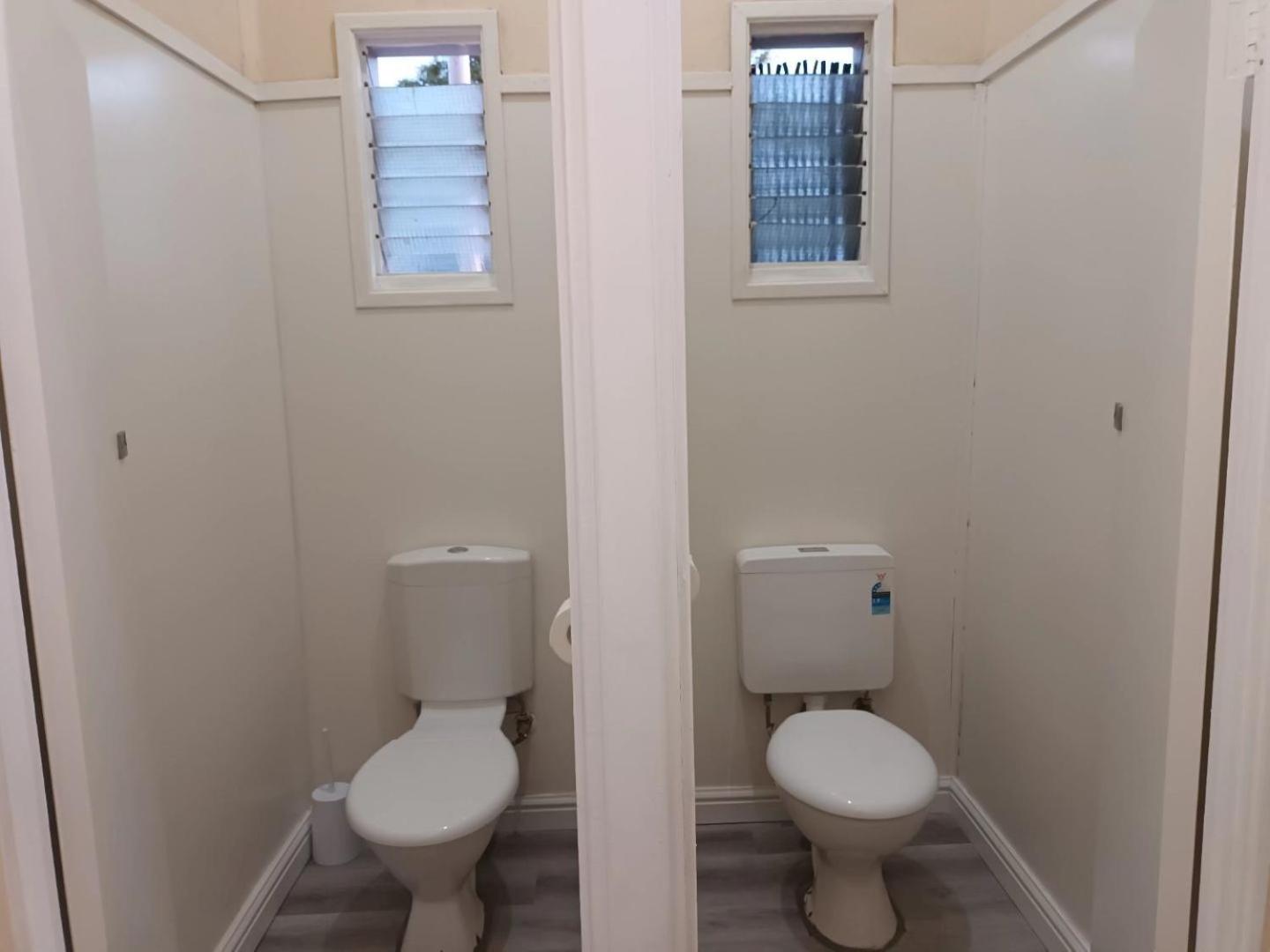 Your Own Pub in Finley, Sleeps 25