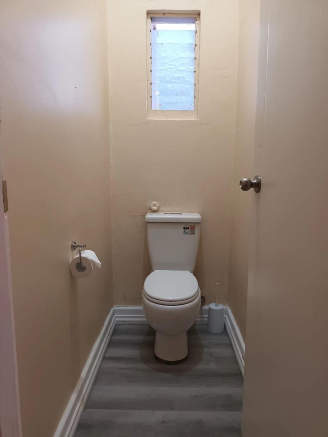 Your Own Pub in Finley, Sleeps 25