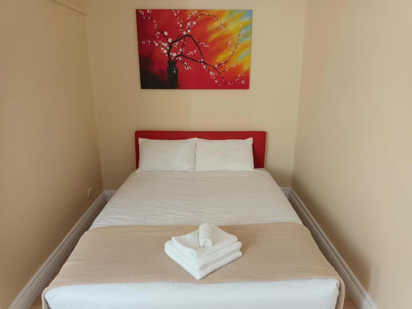 Your Own Pub in Finley, Sleeps 25