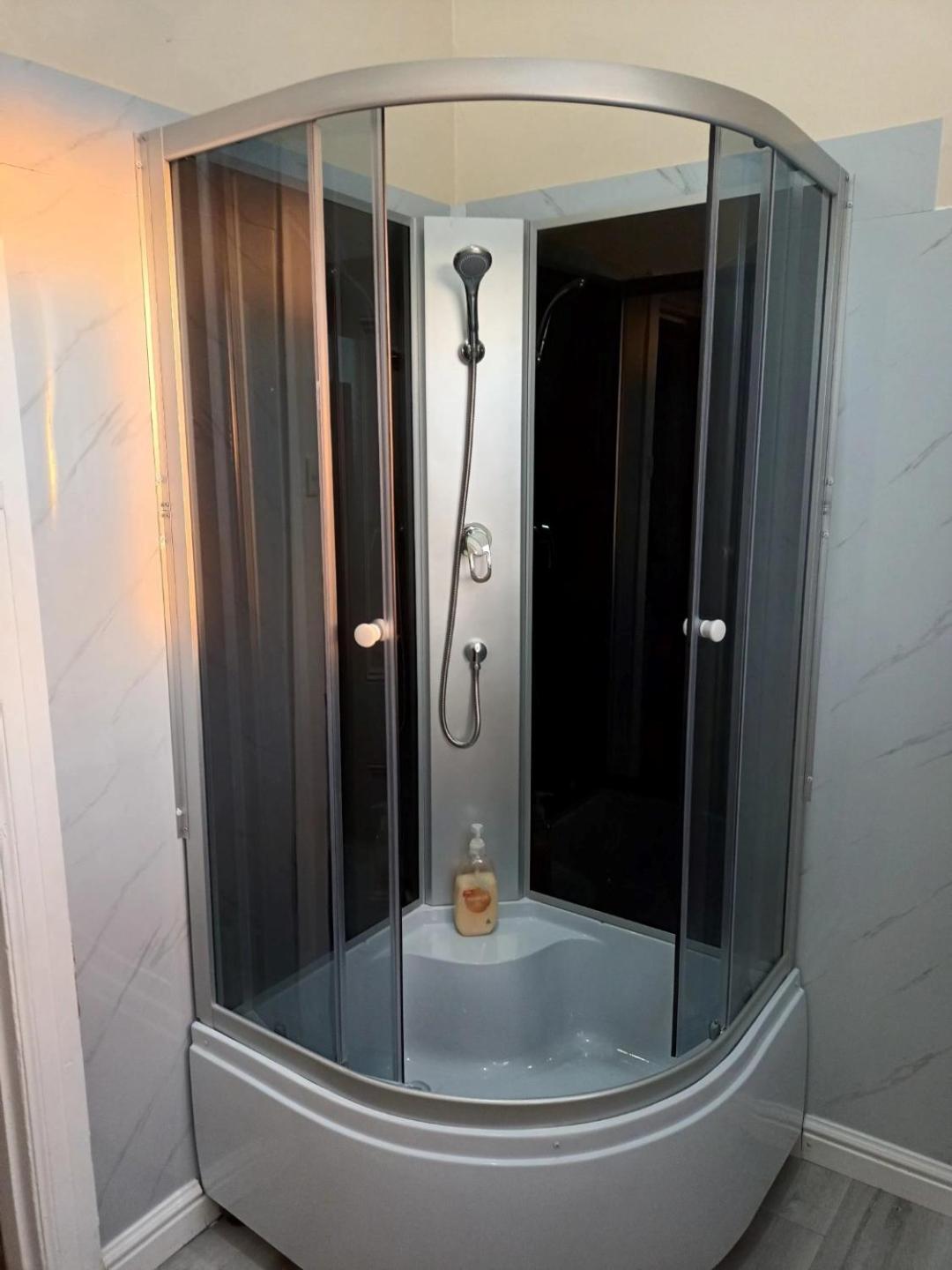 Your Own Pub in Finley, Sleeps 25