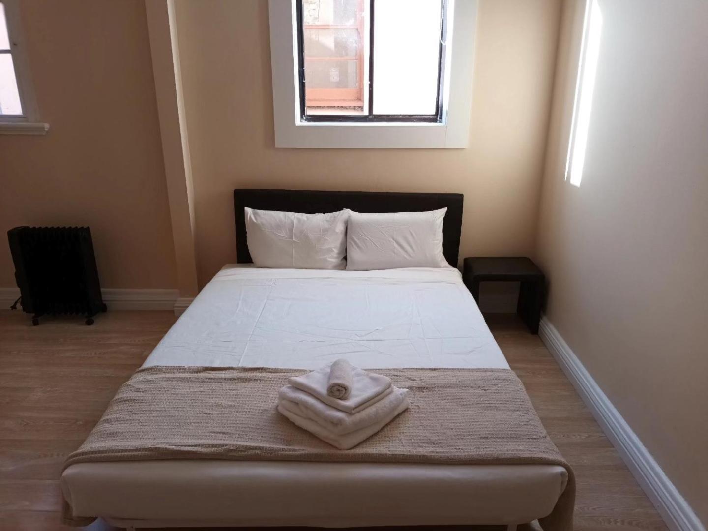 Your Own Pub in Finley, Sleeps 25