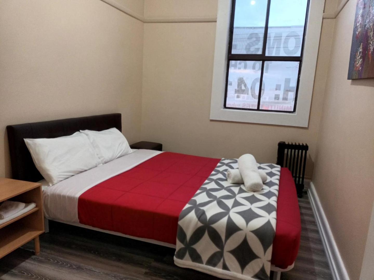 Your Own Pub in Finley, Sleeps 25