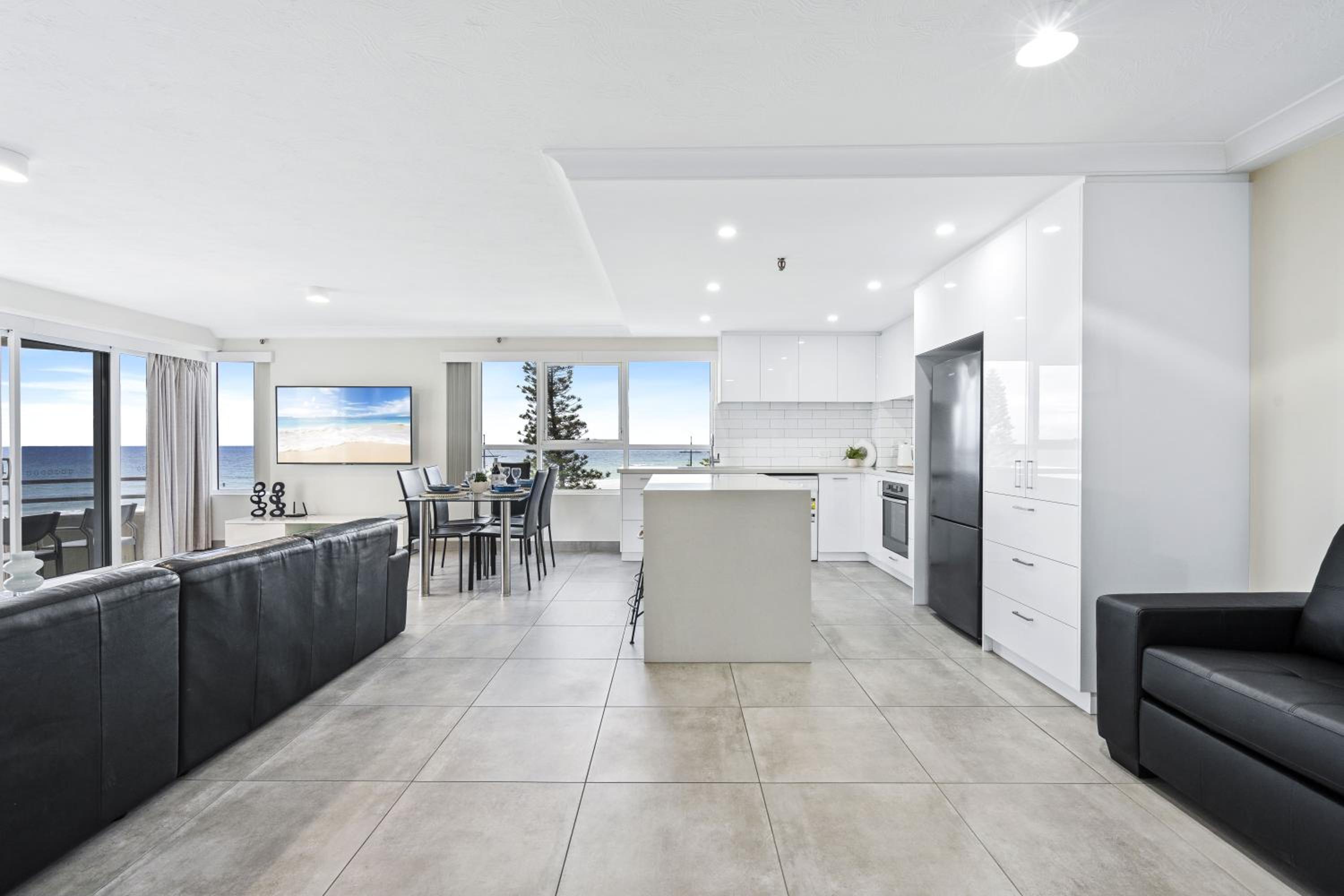 Stunning OCEAN VIEWS in 2 Bedroom Unit at Zenith - Q Stay
