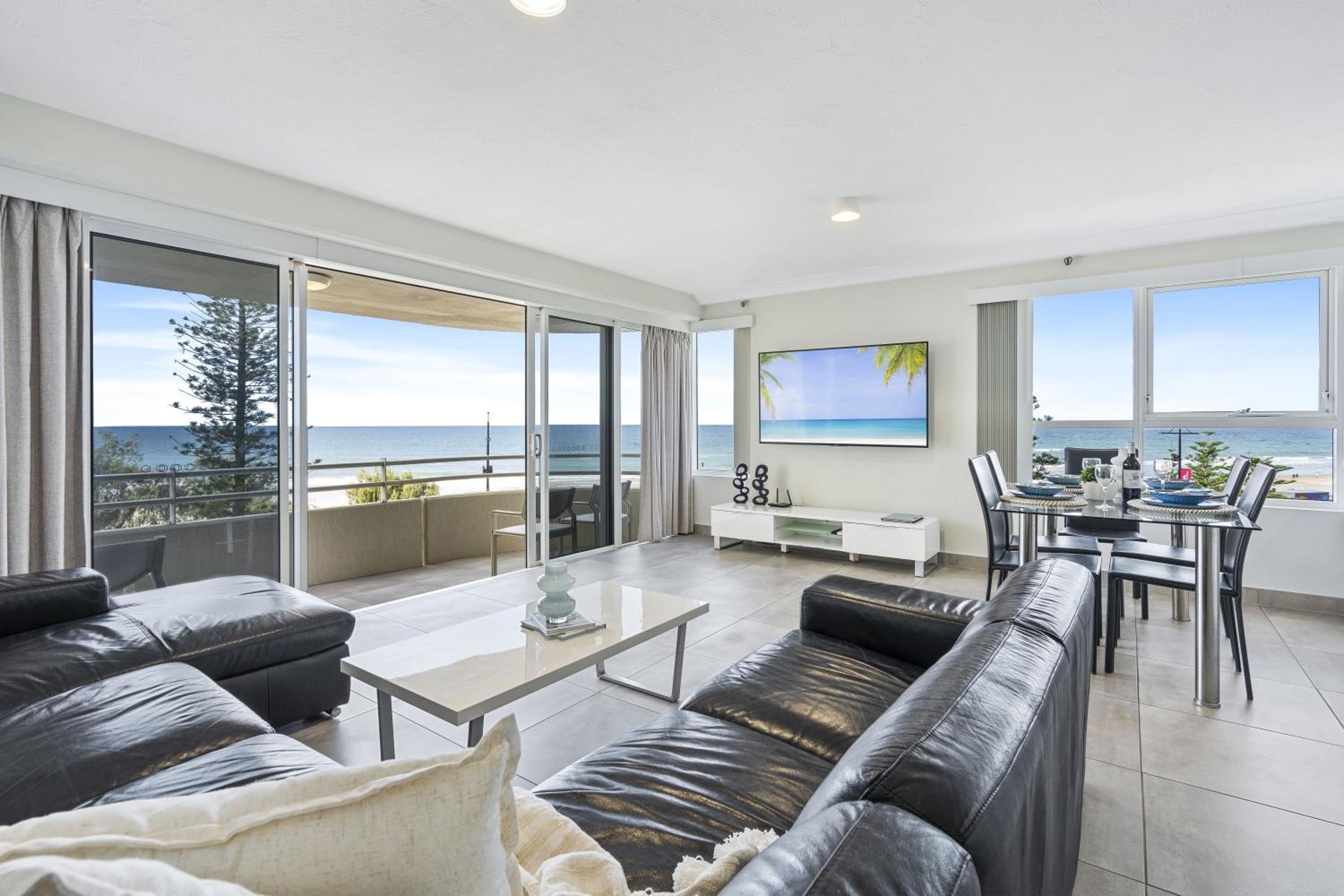 Stunning OCEAN VIEWS in 2 Bedroom Unit at Zenith - Q Stay