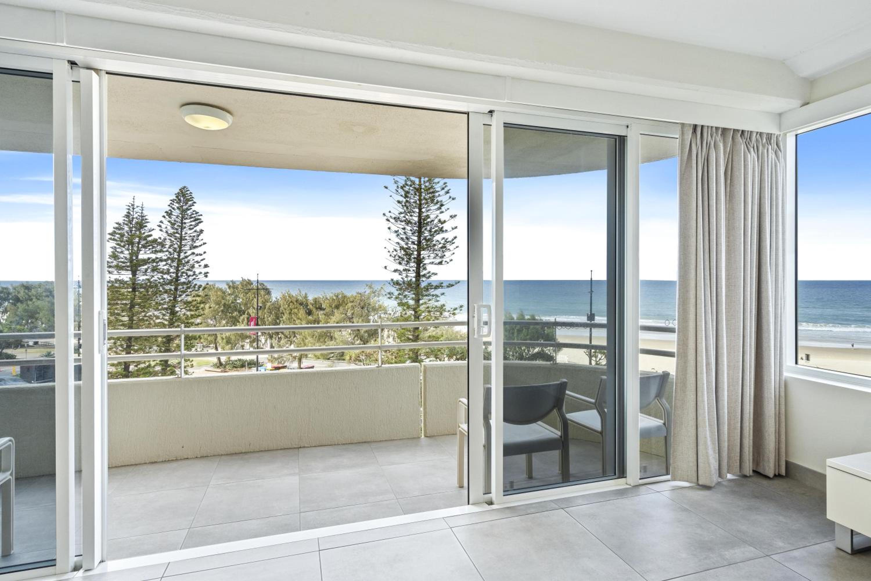 Stunning OCEAN VIEWS in 2 Bedroom Unit at Zenith - Q Stay