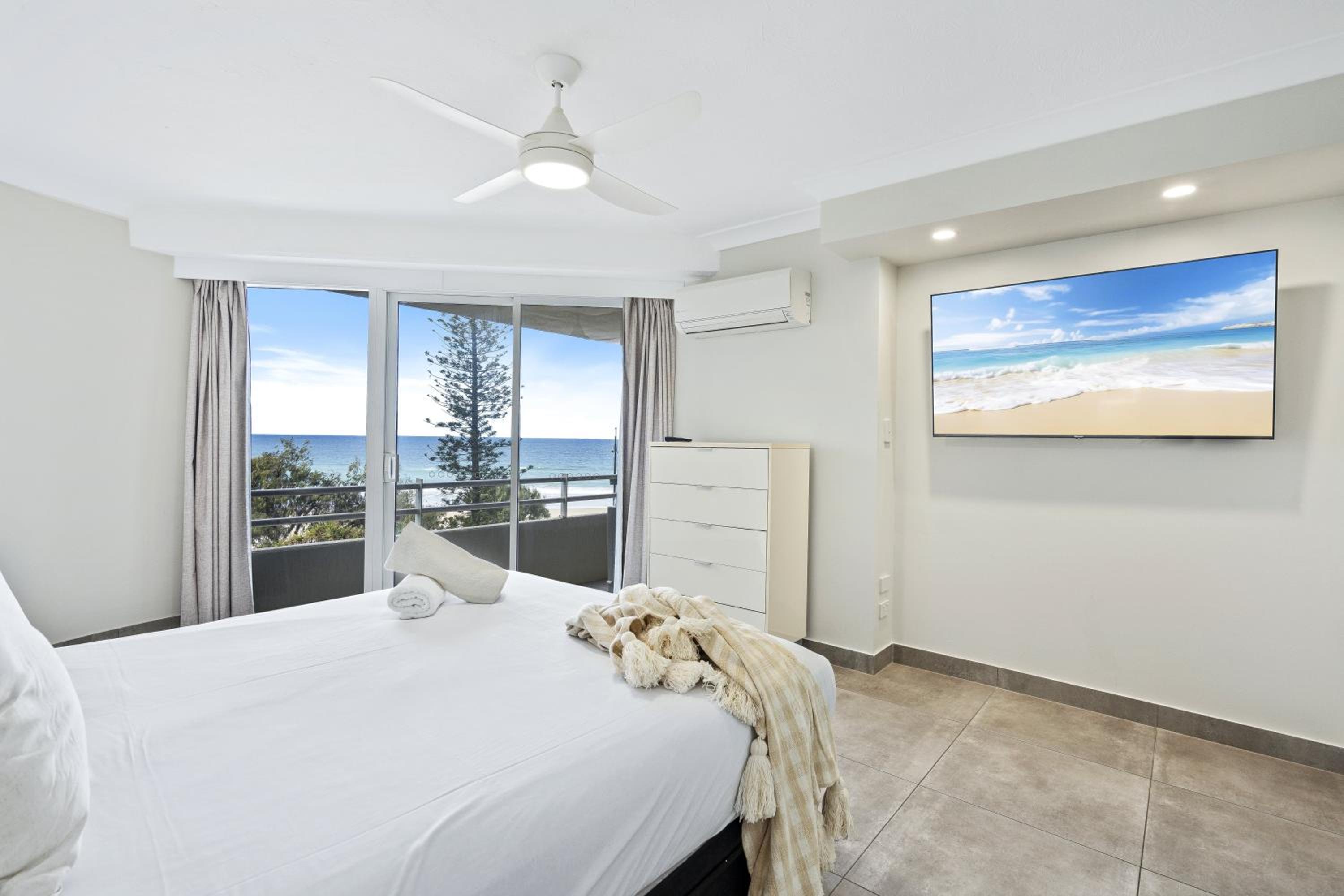 Stunning OCEAN VIEWS in 2 Bedroom Unit at Zenith - Q Stay