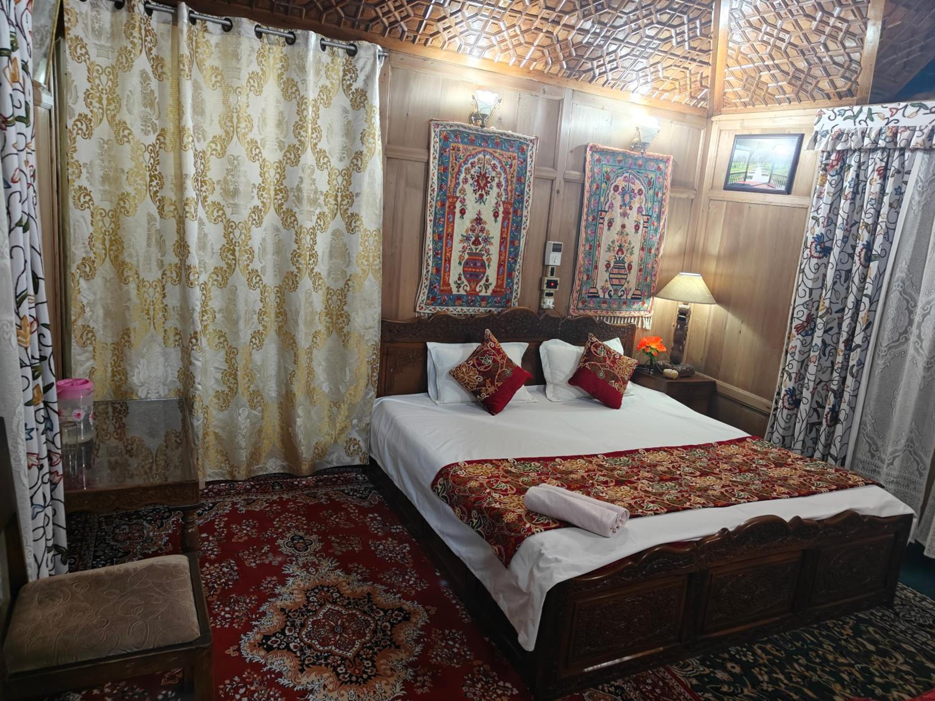 Houseboat Sweet Star