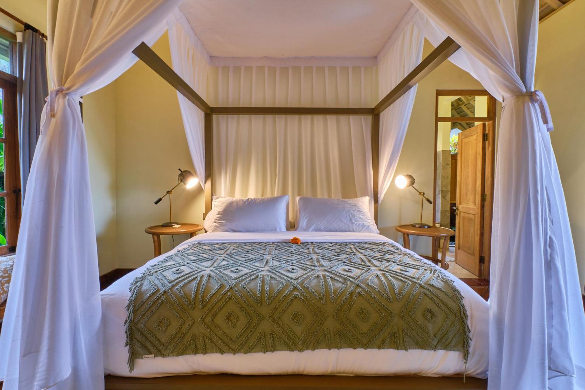 Balinese Antiques Single Level 3BR Villa in Ubud view 5